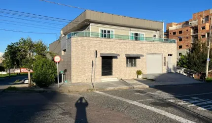 Excelente Ponto Comercial de Esquina para Locação em Localização Privilegiada