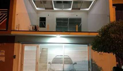 Sobrado à Venda em Mogi das Cruzes 3 dormitórios suíte 2 vagas