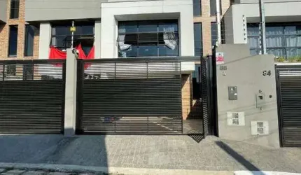 Sobrado à Venda em Vila Antonieta, São Paulo - SP