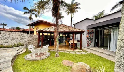 Casa térrea em condomínio - 4 dorms senso 2 suítes!