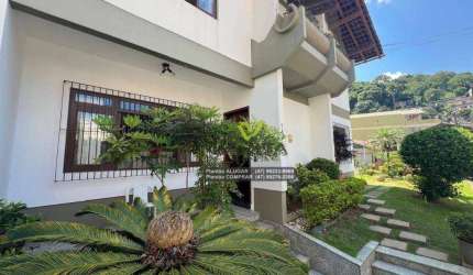 Casa SEMIMOBILIADA a Venda com 6 Dormitórios Sendo 3 Suítes, Bairro Ponta Aguda - Blumenau SC | La Vita Imóveis