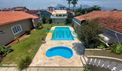 Imperdível Casa à Venda em Peruíbe-SP no Balneário São João Batista: 5 Quartos, 2 Suítes, 3 Salas, 4 Banheiros, 8 Vagas, 200m² de Área!