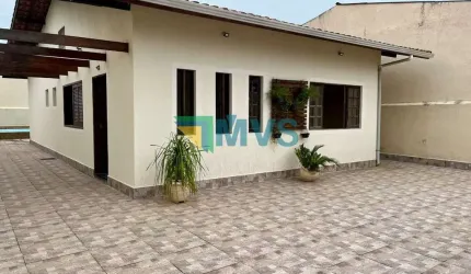 Casa à Venda em Itanhaém-SP, Bairro Balneário Tupy! 3 quartos, 1 suíte, 2 salas, 3 banheiros, 5 vagas, 120m² de puro conforto!