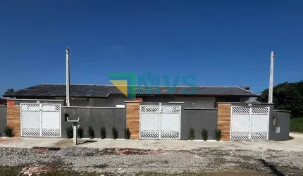 Casa à venda em Itanhaém-SP, Jardim Grandesp: 2 quartos, 1 suíte, 1 sala, 2 banheiros, 2 vagas, 61m². Aproveite!