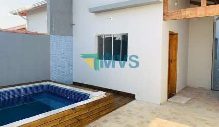 Imperdível oportunidade de adquirir sua casa no Jardim Regina em Itanhaém-SP: 2 quartos, 1 suíte, 2 salas, 2 banheiros, 1 vaga, 60m².