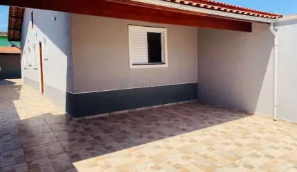 Casa térrea com piscina em Itanhaém: conforto e lazer em família garantidos
