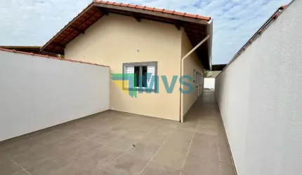 Imperdível casa à venda em Itanhaém-SP, bairro Gaivota! 2 quartos, 1 suíte, 2 salas, 2 banheiros, 2 vagas de garagem, 58m². Aproveite!