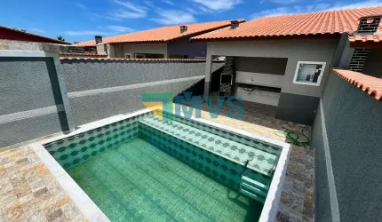 Imperdível Casa à Venda em Itanhaém-SP, Jardim Regina! 3 quartos, 1 suíte, 1 sala, 3 banheiros, 2 vagas, 100 m².