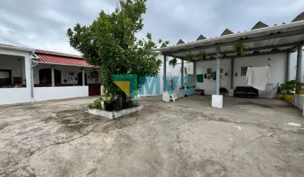Imperdível: Casa à venda em Itanhaém-SP, bairro Gaivota, 2 quartos, 1 suíte, 2 salas, 3 banheiros, 4 vagas de garagem, 163,00 m²!
