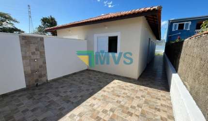 Casa residencial a venda em Itanhaém-SP, Bopiranga. 2 quartos, 1 sala, 1 banheiro, 1 vaga. 52,00 m². Preço excelente.