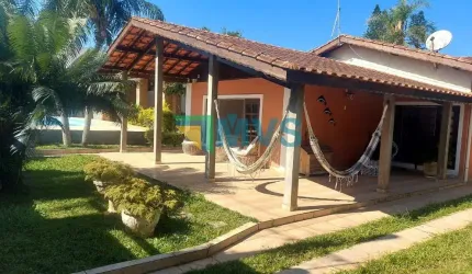 Casa de luxo à venda em Itanhaém-SP, Cibratel 2: 4 quartos, 4 suítes, 2 salas, 6 banheiros, 1 vaga, 424,37 m². Venha conferir!
