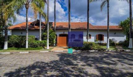 Casa Alto Padrão 07 suítes, Piscina, Churrasqueira em condomínio - Vende em Serra Negra