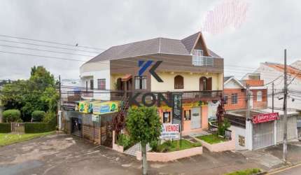 Sobrado a venda no Xaxim, residencial/comercial.