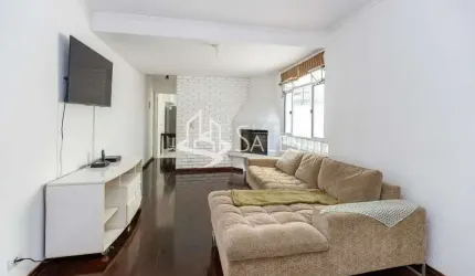 Espaçoso sobrado com lareira e churrasqueira!