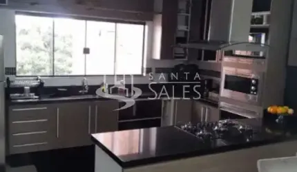 Imperdível casa à venda na zona Leste de São Paulo, com 3 quartos, 3 suítes e 300m² de área!