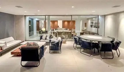 Imperdível casa à venda em São Paulo-SP: 5 quartos, 5 suítes, 8 salas, 8 banheiros, 4 vagas de garagem, 700m² no Brooklin Paulista.