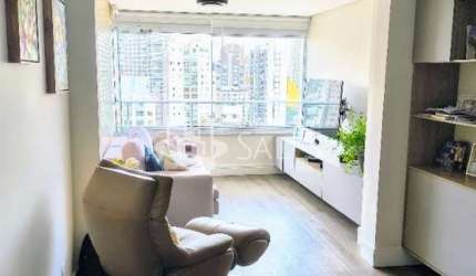 Apartamento à venda na Vila Mariana, São Paulo-SP: 2 quartos, 1 sala, 2 banheiros, 2 vagas de garagem, 68m² de área.