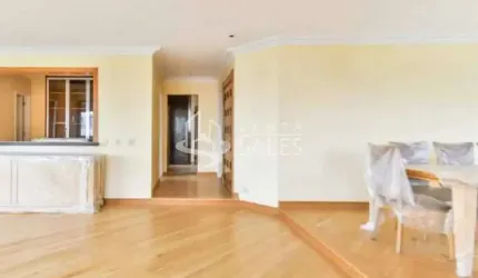 Apartamento de Alto Padrão com 4 Suítes e 5 Vagas / Localização Privilegiada