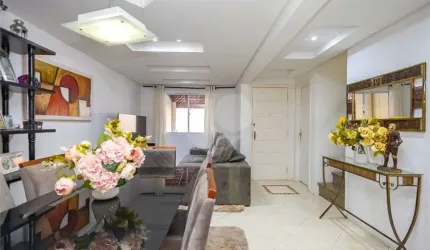 Sobrado com 3 quartos à venda em Boqueirão - PR