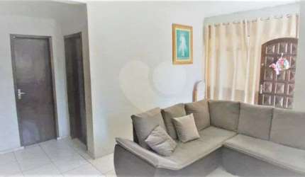Casa com 3 quartos à venda em Campo Comprido - PR