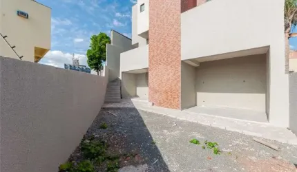Sobrado com 3 quartos à venda em Fazendinha - PR