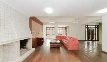 Casa com 5 quartos à venda em Guabirotuba - PR