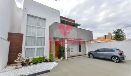 Sobrado com 3 quartos à venda em Portão - PR
