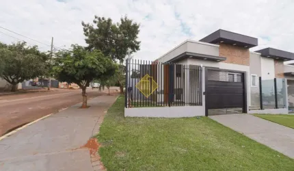 **CASA LOCALIZADA NO JD. SÃO FRANCISCO COM EXCELENTE PADRÃO CONSTRUTIVO**