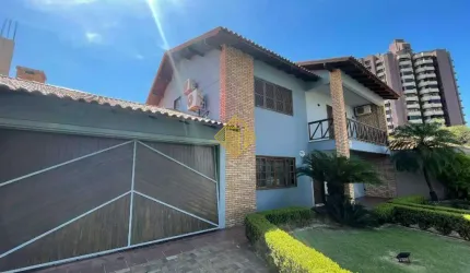 Sobrado à venda, 3 quartos, 1 suíte, com piscina, Centro - Toledo/PR