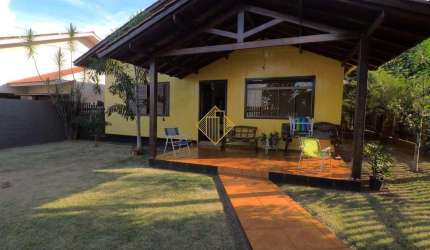 Casa de esquina no Centro Marechal Candido Rondon, próximo a prefeitura, colégio.