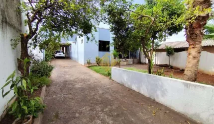 CASA COM AMPLA SOBRA DE TERRENO, PRÓXIMO AO CENTRO, PRÓXIMO A ESCOLA FARMACIA, TOLEDO - PR