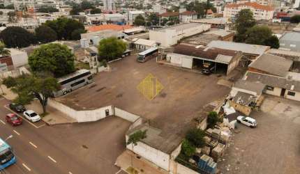 Terreno com aptidão Comercial e Residencial.