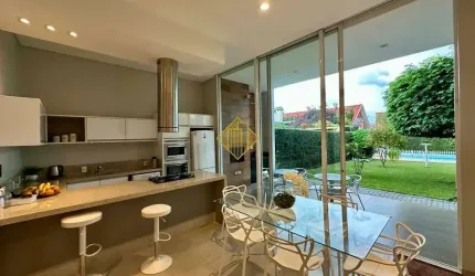 Conforto dos Sonhos em Casa Térrea com Piscina