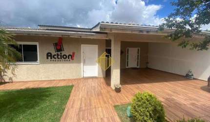 Vende-se casa térrea no Maria Luiza com sobra de terreno e piscina aquecida