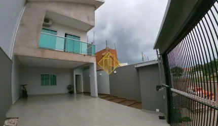 Sobrado à venda, 3 quartos, 1 suíte, 2 vagas, Vila Industrial - Toledo/PR