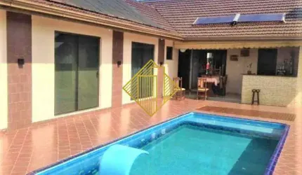 01 SUITE MASTER COM HIDROMASSAGEM E 02 DEMI SUÍTES