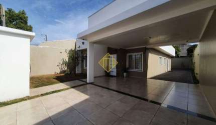 Casa com duas suites e 6 vagas próximo a Univel com sobra de terreno bairro Santa Cruz Cascavel Pr