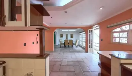 Casa com 3 quartos à venda na Rua Cosmópolis, Jardim Cristiane, Santo André, 294 m2 por R$ 940.000