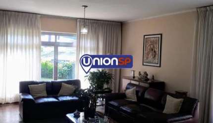 Casa à Venda em Alto de Pinheiros