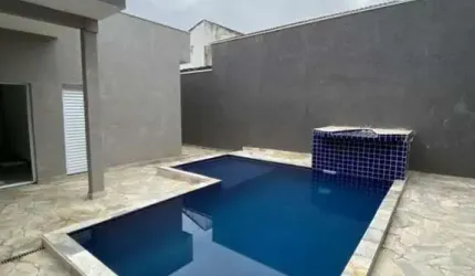 OPORTUNIDADE - CASA TERREA - 3 DORMITORIOS -SENDO 3 SUITES -COM PISCINA !