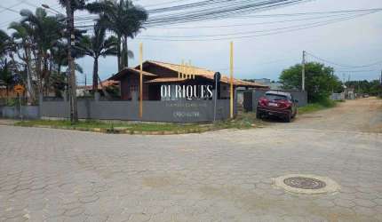 Casa padrão de esquina com 2 quartos no Bairro Ubatuba em SFS.