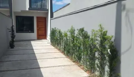 Sobrado Geminado com 82m², 2 suítes , 2 vagas.