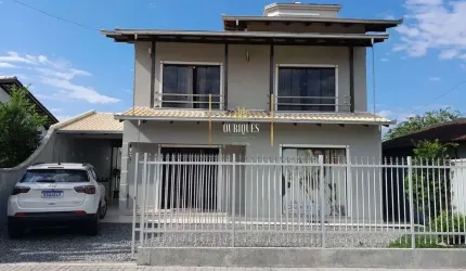 Maravilhoso Sobrado com 180m² 3 quartos sendo 1suíte master excelente acabamento