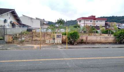 Terreno a venda no Iririu com 360m² aceita permuta por geminado na região.