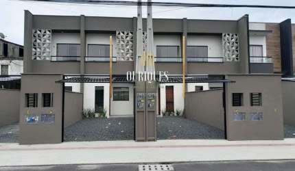 Sobrado Geminado com 81m², 2 suítes e 1 vaga.