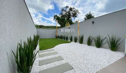 Sobrado Geminado 125m² e amplo espaço no terreno.