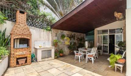 Casa térrea à venda no Alto de Pinheiros com 277m², 3 quartos, 1 suíte e 4 vagas