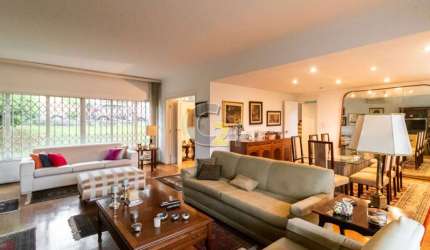 Casa à venda em Pinheiros com 3 suítes e 2 vagas
