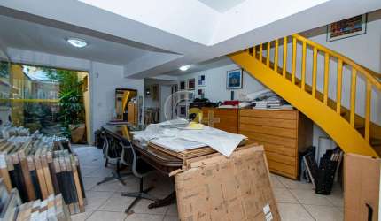 Casa sobrado à venda em Pinheiros com 150m², 3 quartos, sem vaga