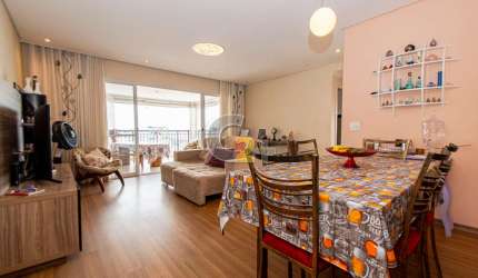 Apartamento à  Venda na Vila Romana com 3 quartos, 1 suíte, 2 vagas de garagem